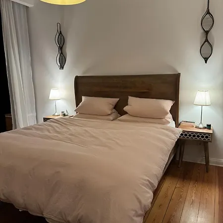 شقة Charmante Altbauwohnung Mit Modernen Highlights